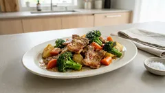 下ゆでで水っぽくならない：豚肉とブロッコリーのガーリック炒め、粉チーズでコク増し